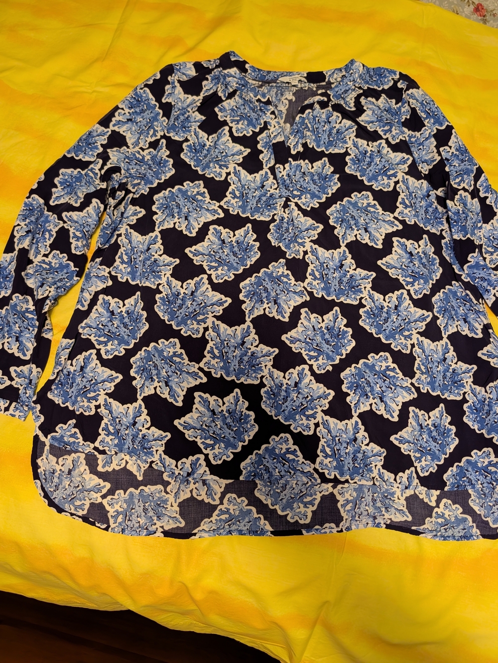 Crown & Ivy Women’s Navy Blue Floral 3/4 Sleeve Blouse